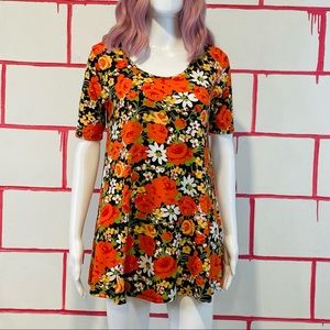 LuLaRoe Short Sleeve Floral Top 🌼